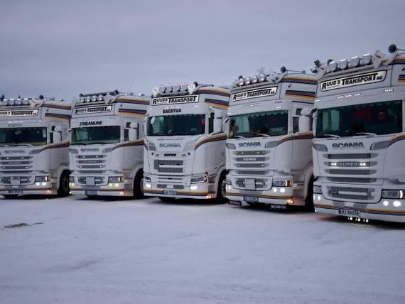 Fem lastebiler fra Ruuds Transport AS